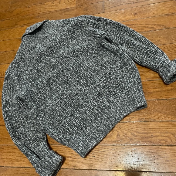Beautiful heather gray Oshkosh 4T cardigan . - Picture 3 of 4